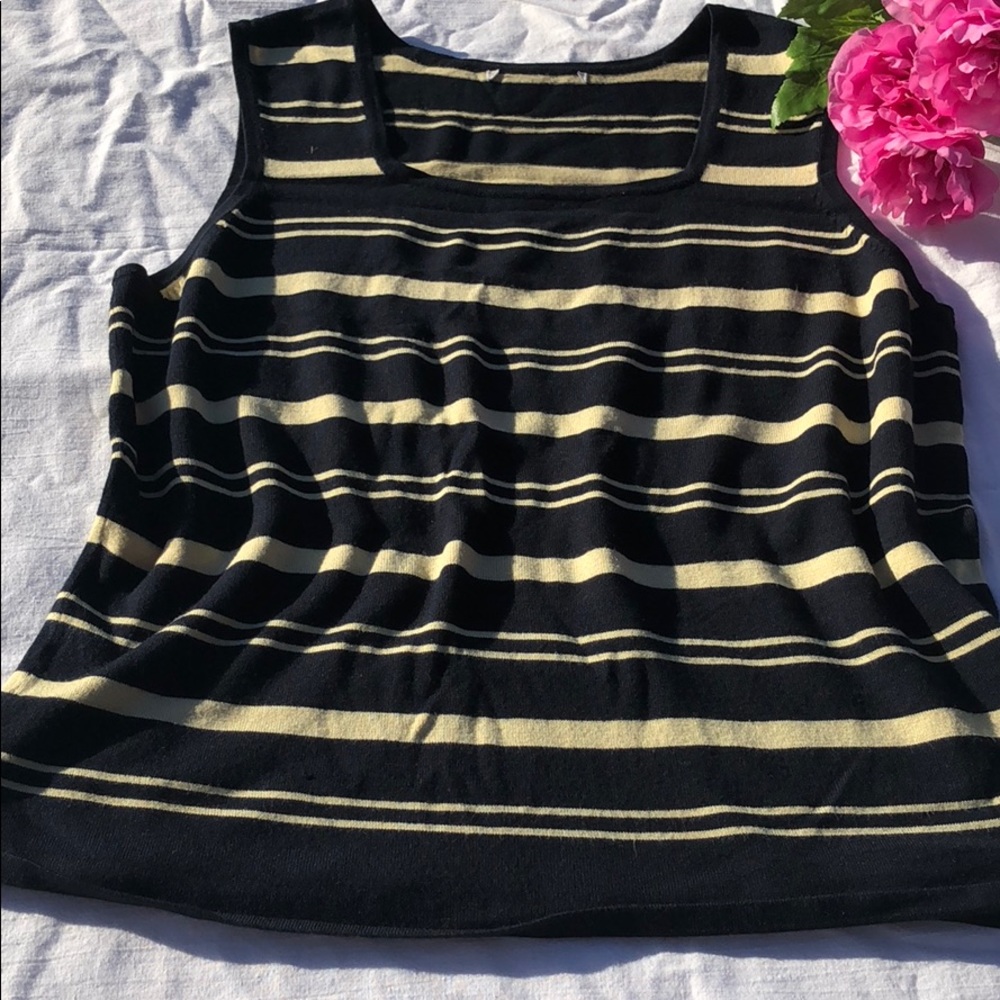 Sleeveless knit top - LG